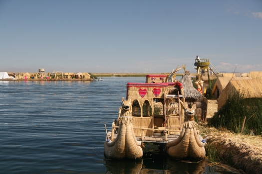 uros_floating_islands.jpg